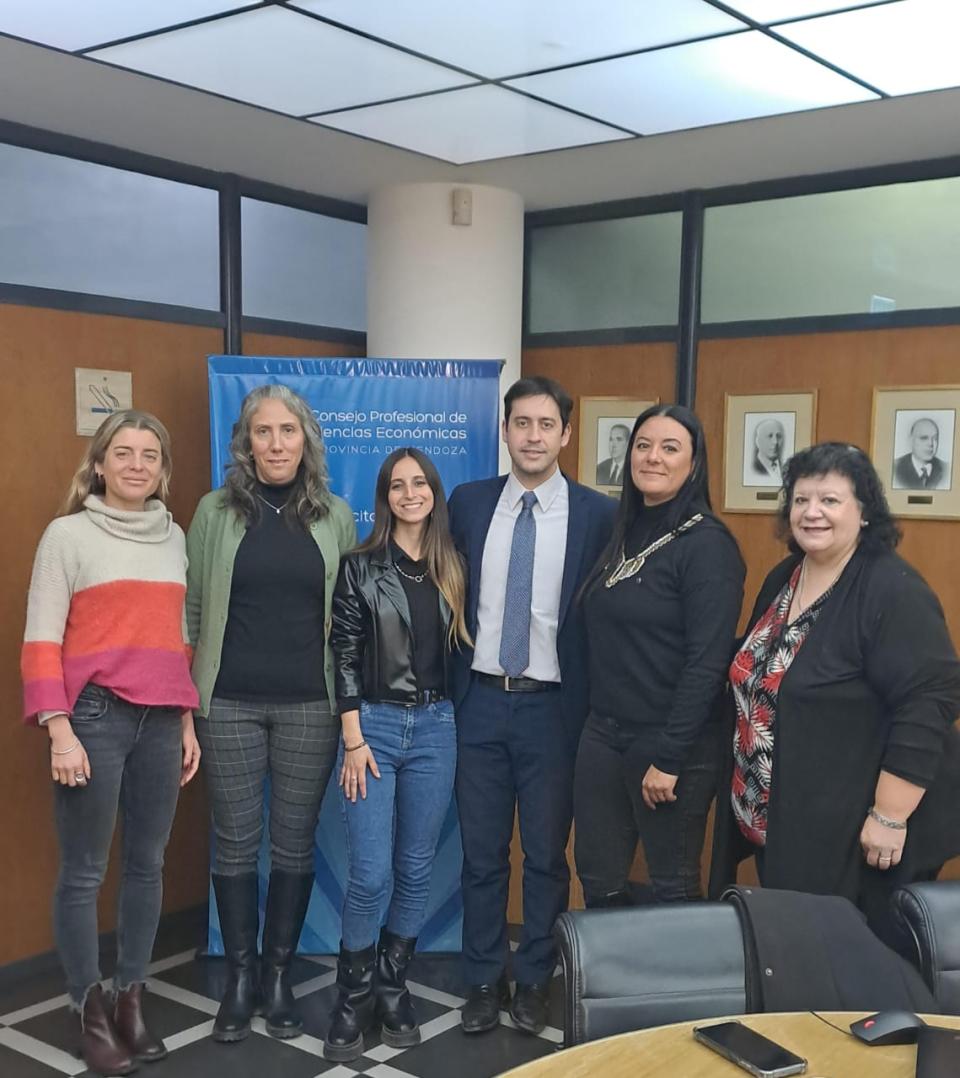 Equipo de la Comisión de Vigilancia Profesional